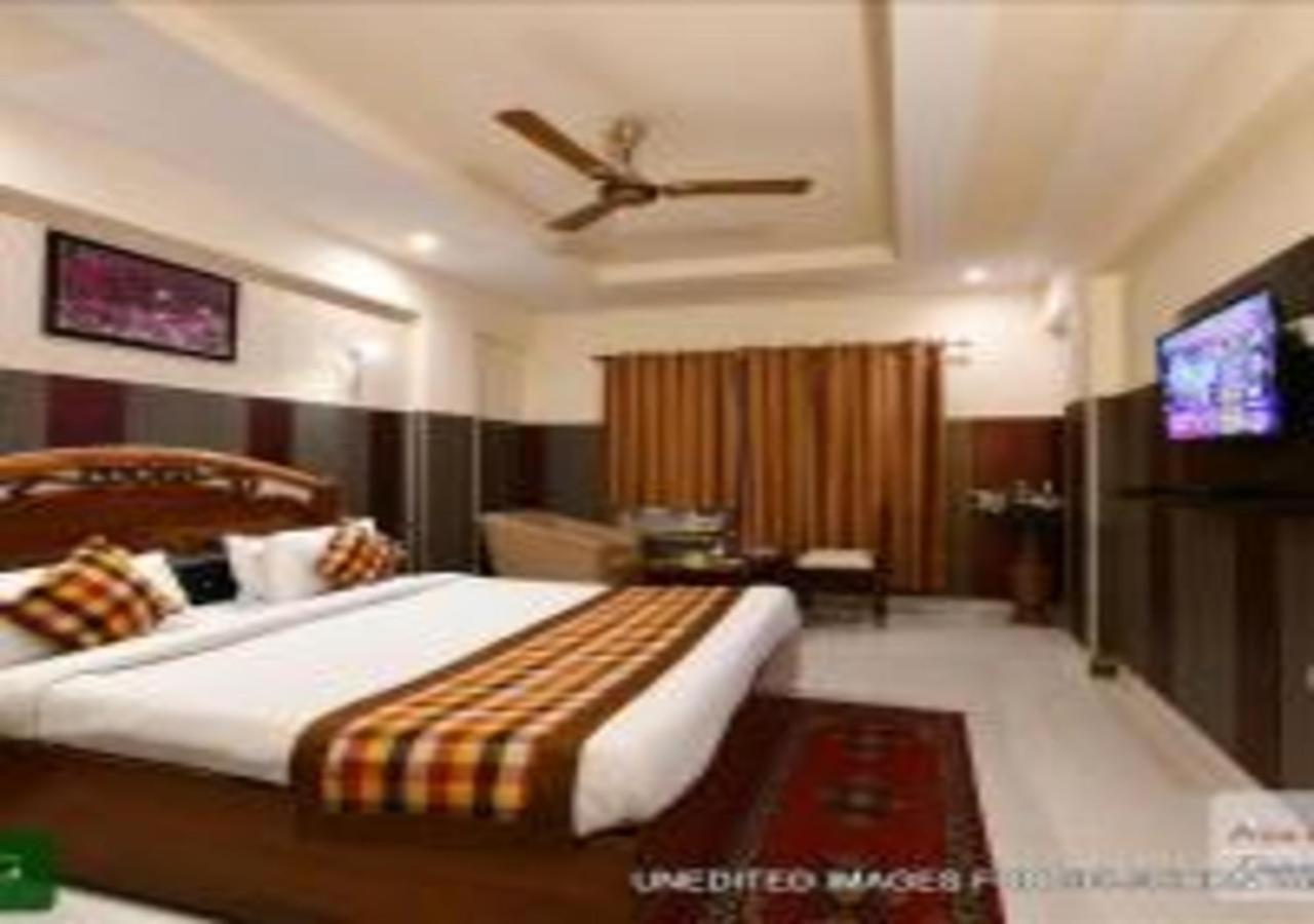 Hotel Chanakya Agra  Buitenkant foto